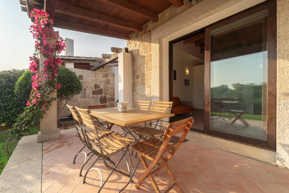 Property building, Patio, Day, View (from property/room), Balcony/Terrace, Seating area, Dining area