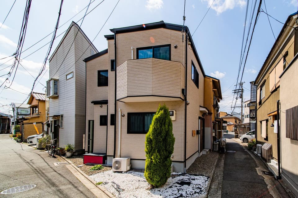 Property building, Day, Neighbourhood