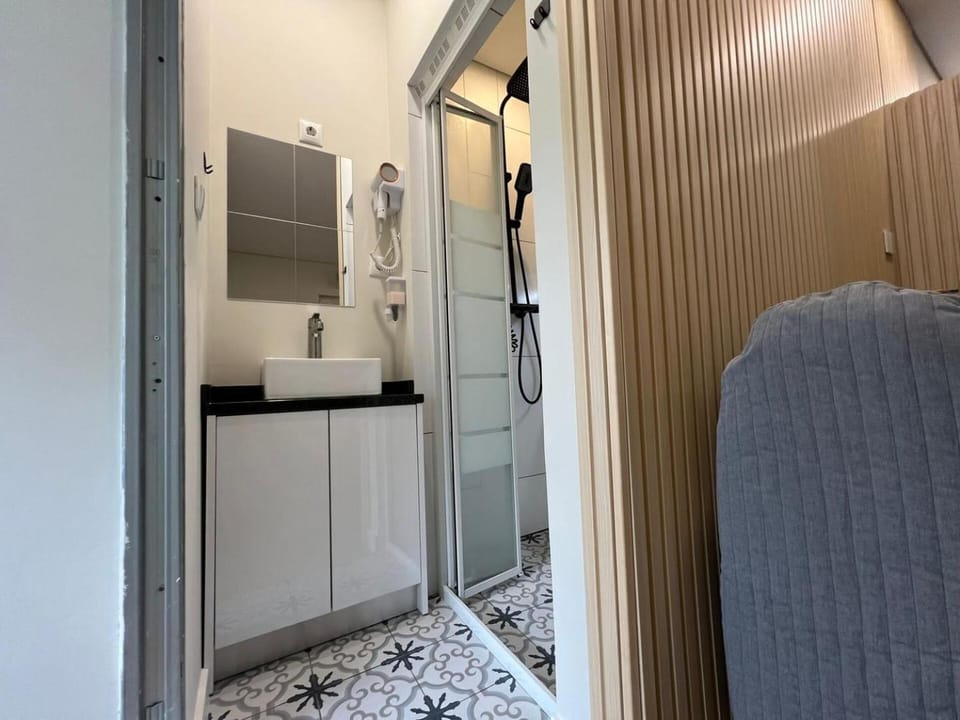 Shower, Bathroom