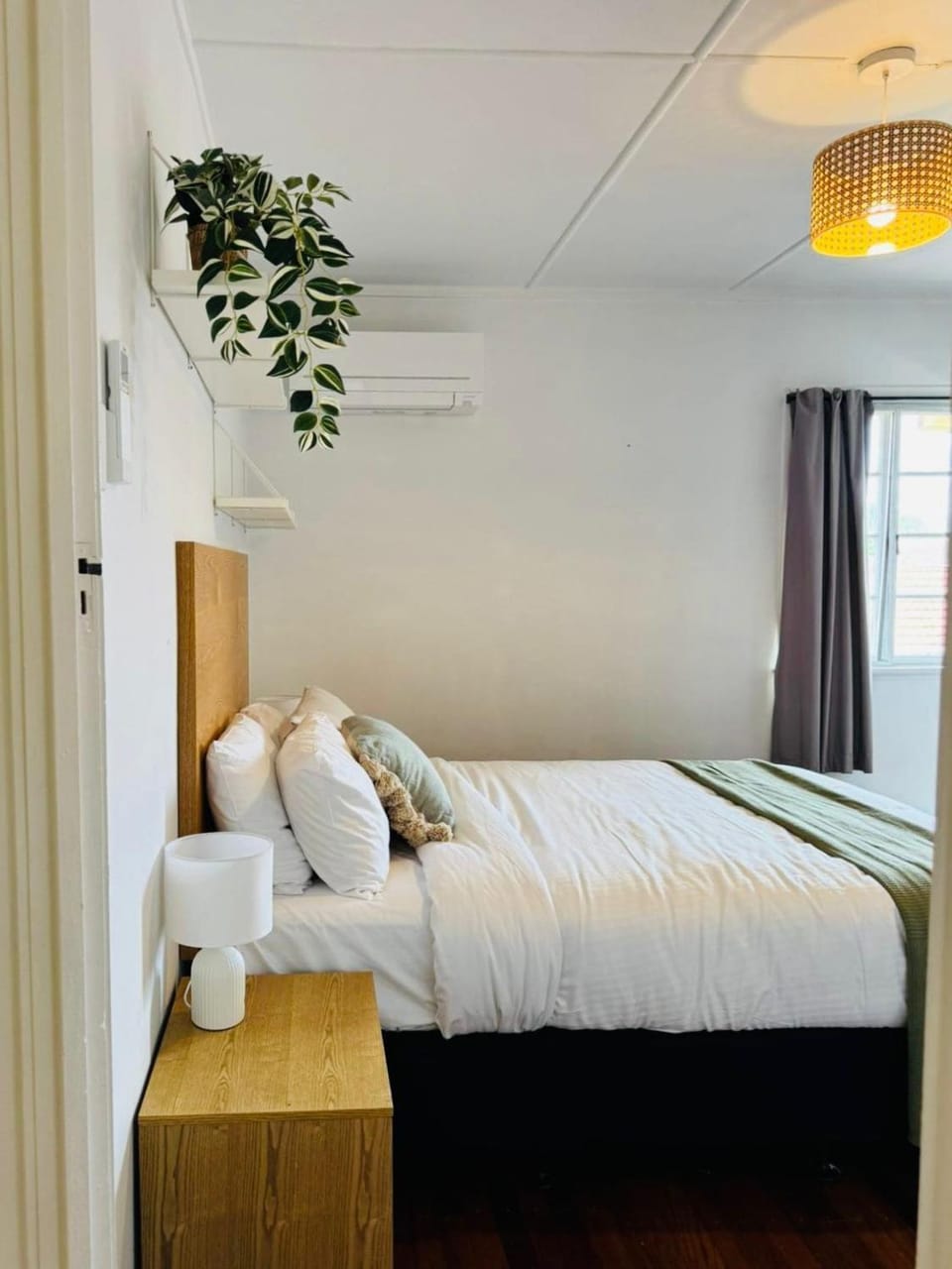 Cozy 4BR Cottage Close to Schools & Shops&Lookout House in Brisbane