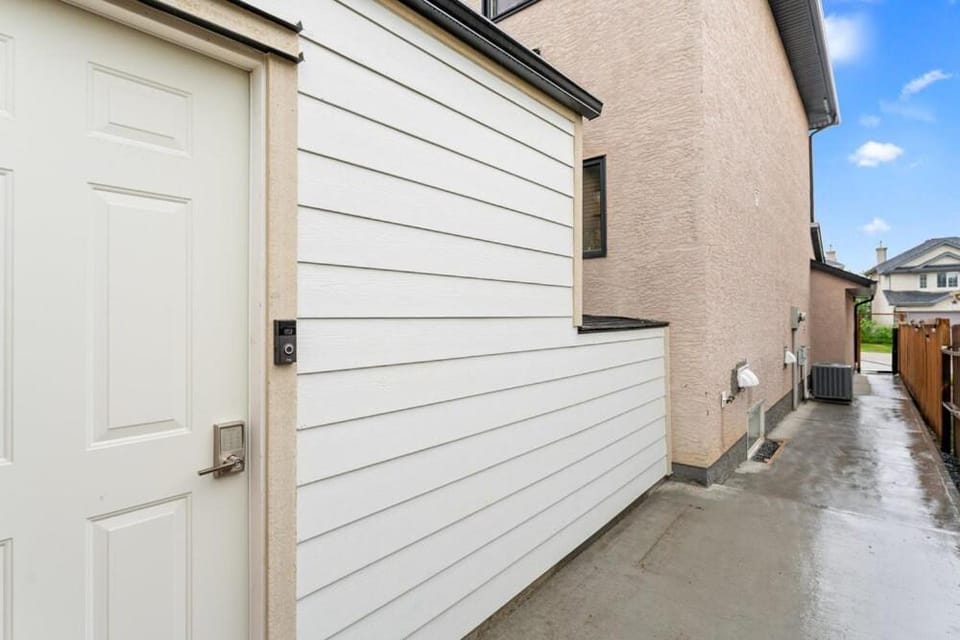 Private Family Entertainer's Suite House in Calgary