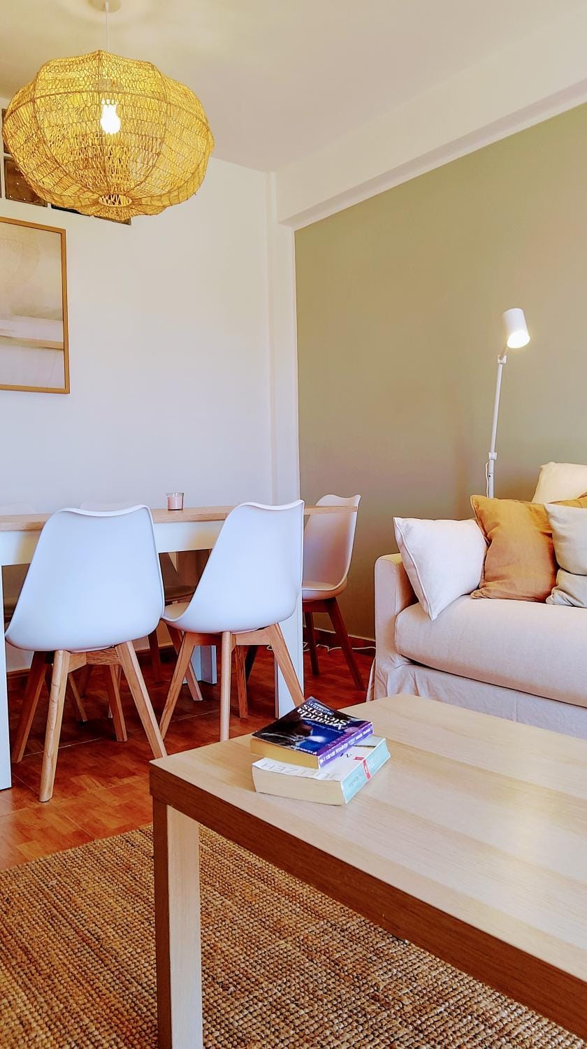 Living room, Dining area, internet