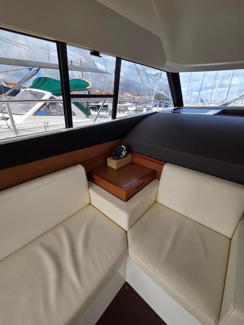 Vedette KEFI Prestige 350 Fly Docked boat in Les Sables-d'Olonne