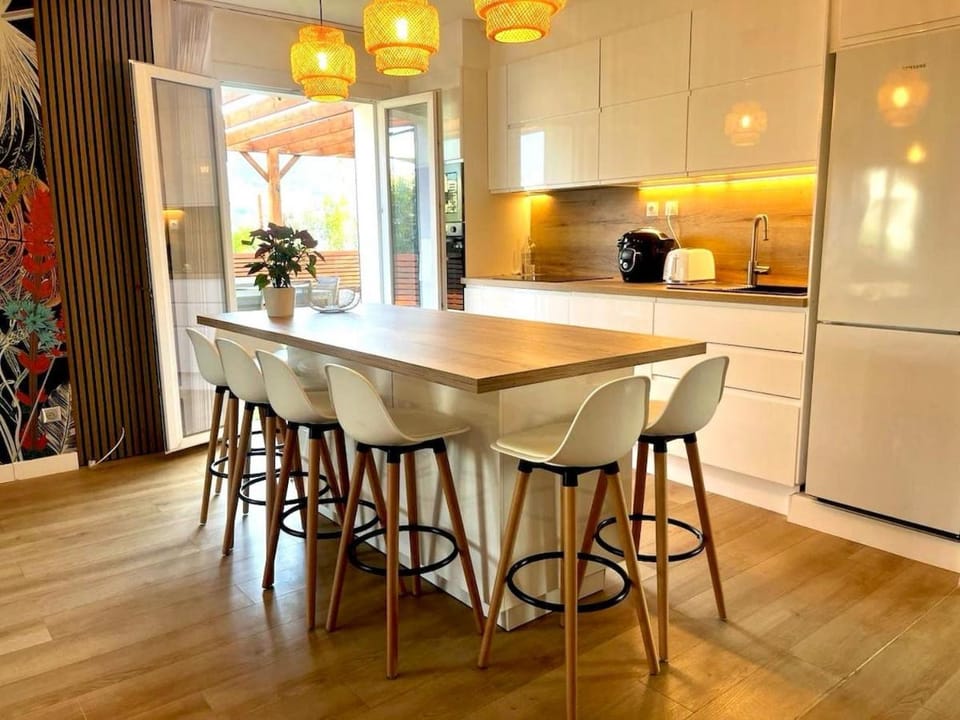 Kitchen or kitchenette, Dining area, pet friendly, stove