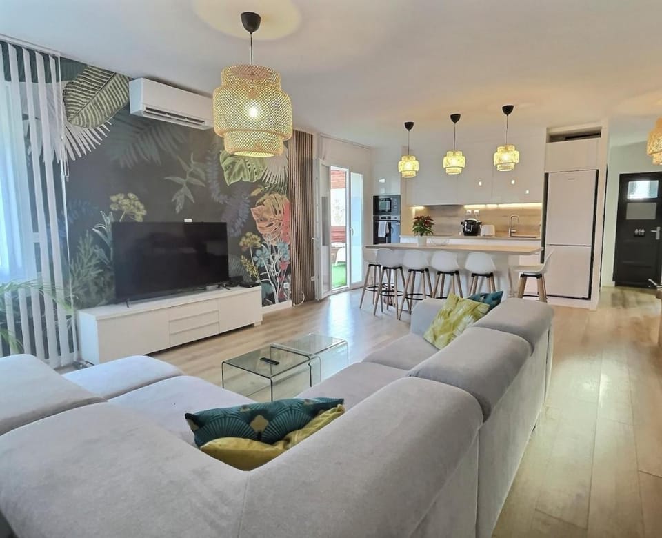 TV and multimedia, Living room, Dining area