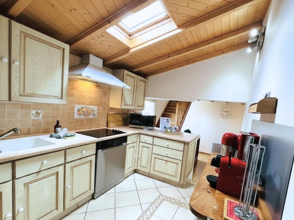 Coffee/tea facilities, stove, kitchen