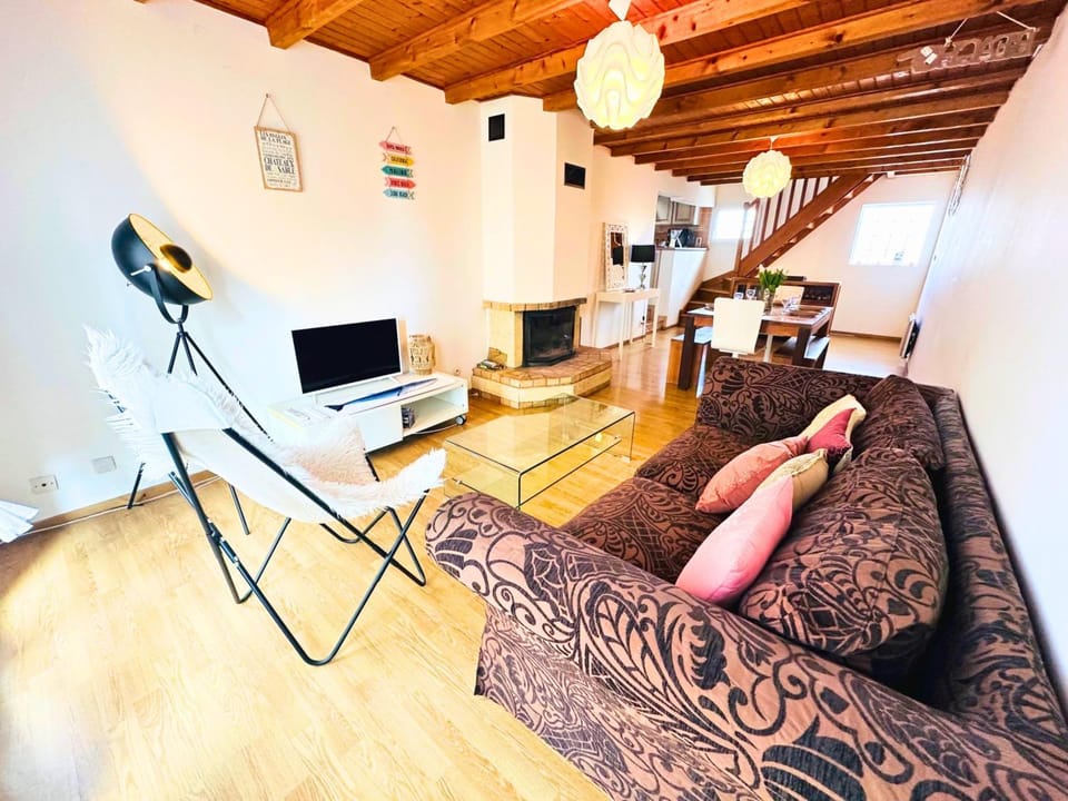 TV and multimedia, Living room, fireplace