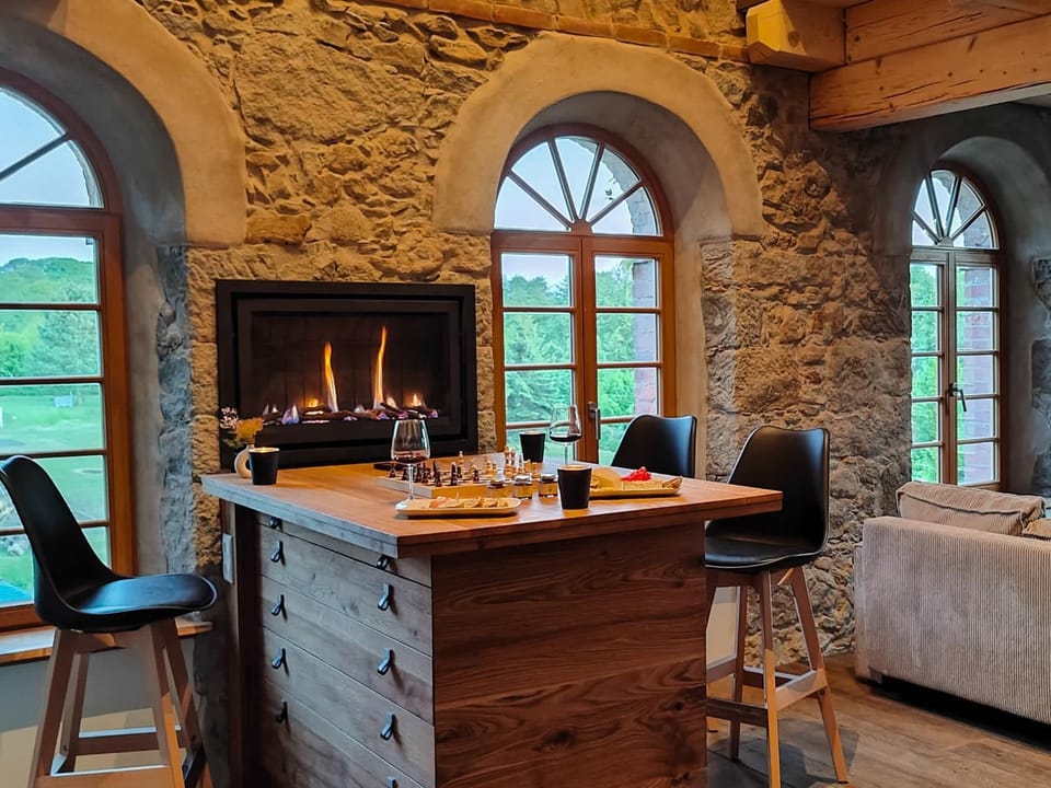 Living room, Seating area, Dining area, fireplace