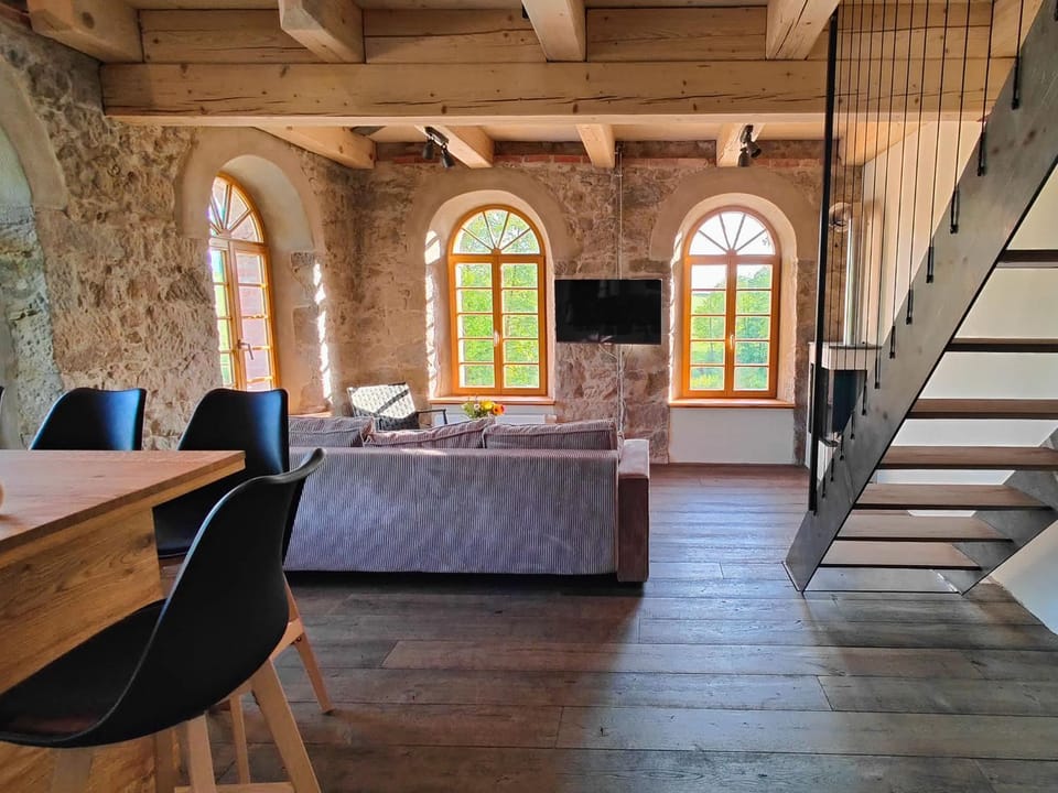 TV and multimedia, View (from property/room), Living room, Photo of the whole room, Seating area, fireplace