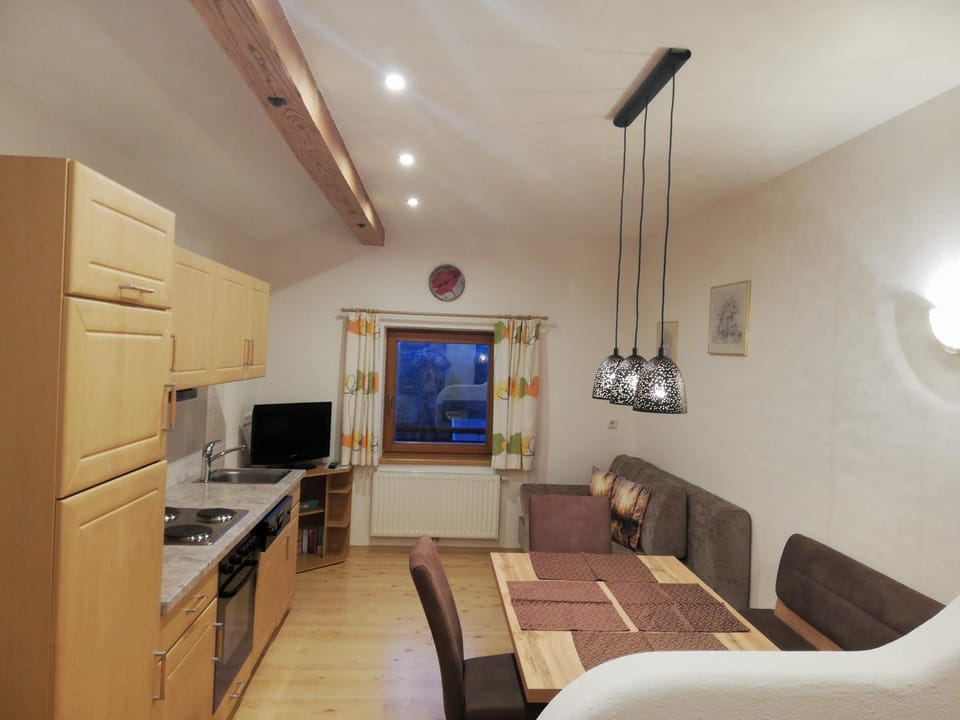 Kitchen or kitchenette, Living room, Seating area, Dining area, pet friendly