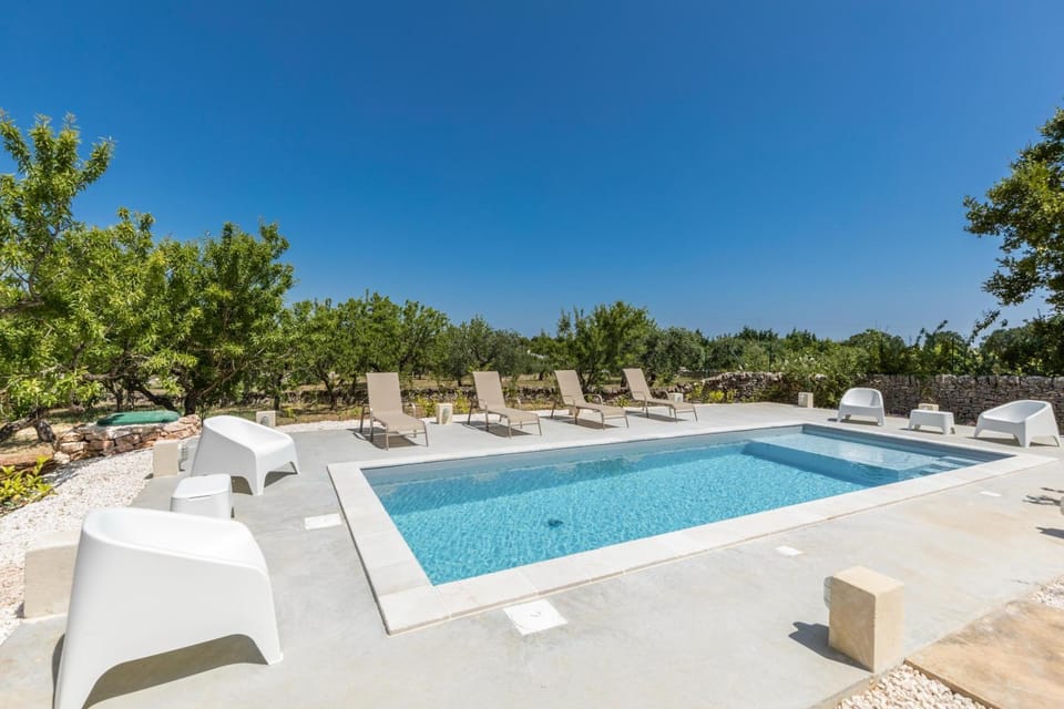 Swimming pool, sunbed