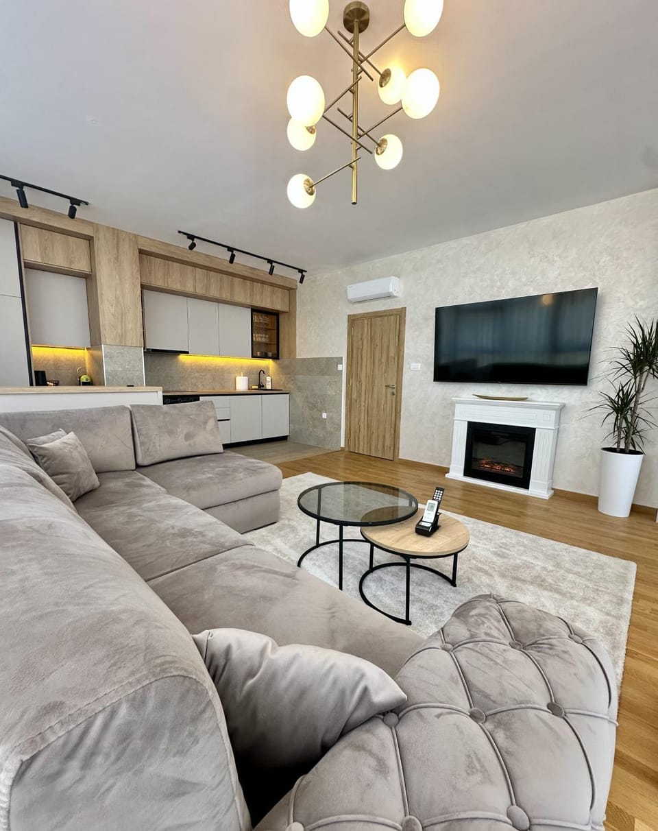 Communal lounge/ TV room, TV and multimedia, Kitchen or kitchenette, Living room, Seating area, Evening entertainment