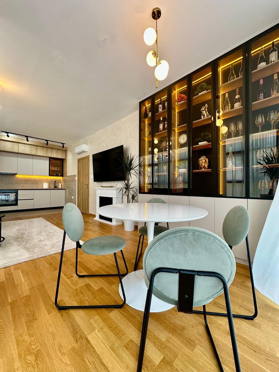 Library, TV and multimedia, Living room, Seating area, Dining area