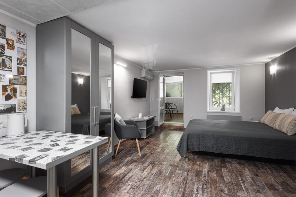 Bed, TV and multimedia, Photo of the whole room