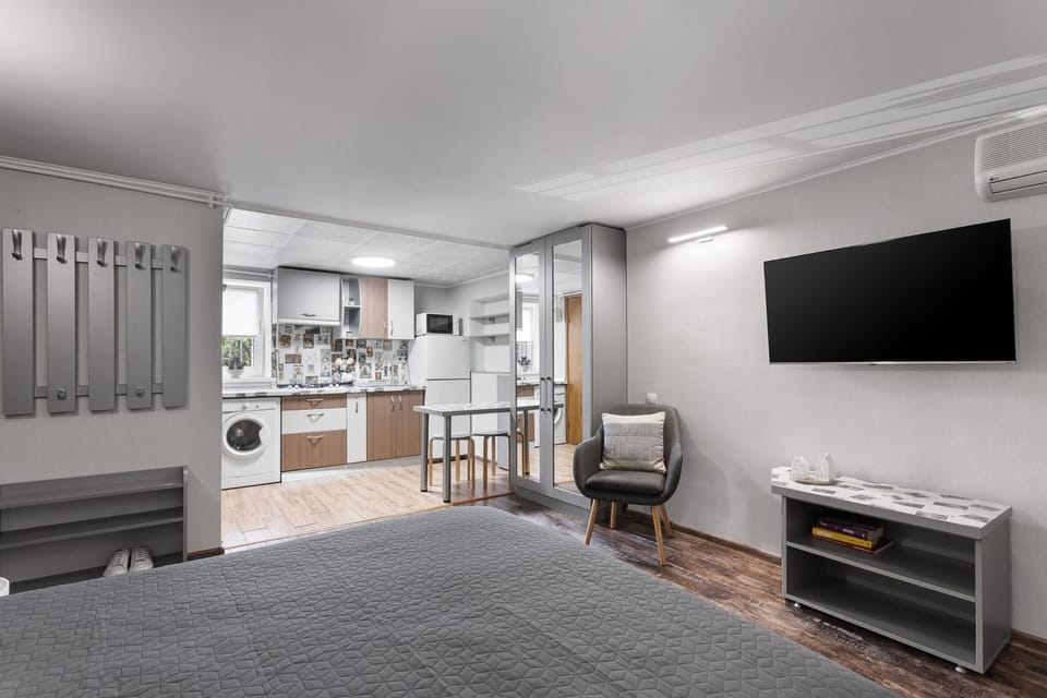 Bed, TV and multimedia, Kitchen or kitchenette, Photo of the whole room
