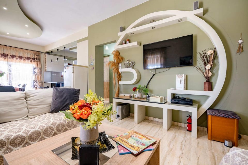 Communal lounge/ TV room, TV and multimedia, Living room, Seating area, Evening entertainment
