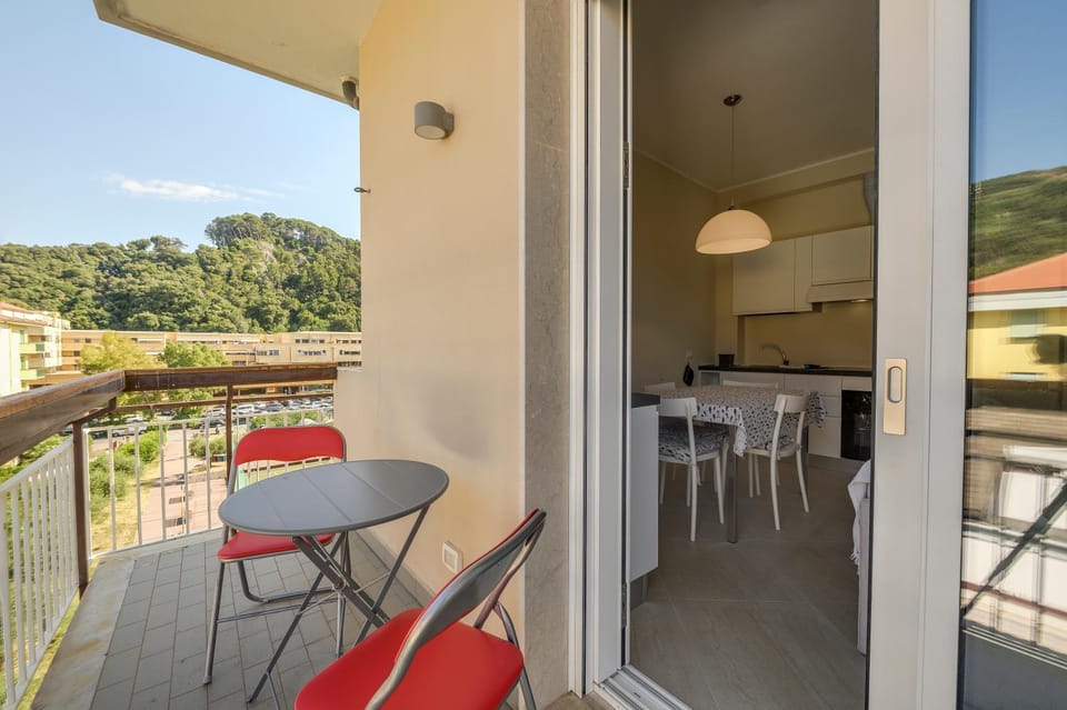 View (from property/room), Balcony/Terrace, Dining area