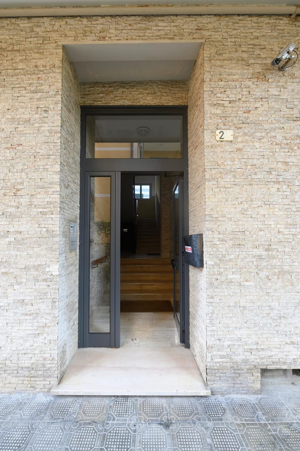 Facade/entrance