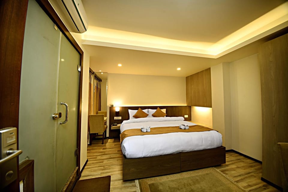 Photo of the whole room, Bedroom