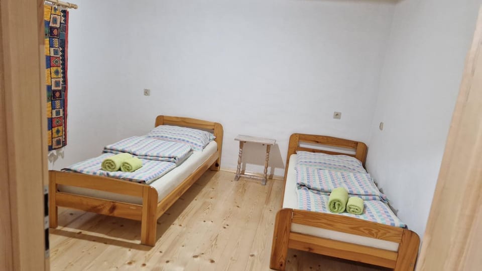 Chatka Włóczykija Farm Stay in Lesser Poland Voivodeship