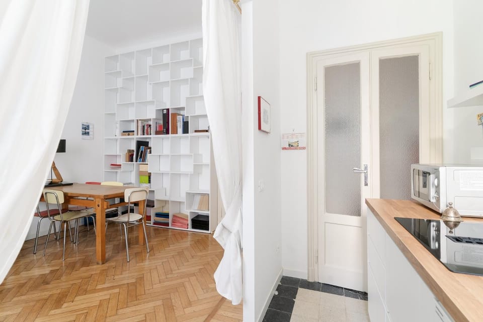 Kitchen or kitchenette, Living room