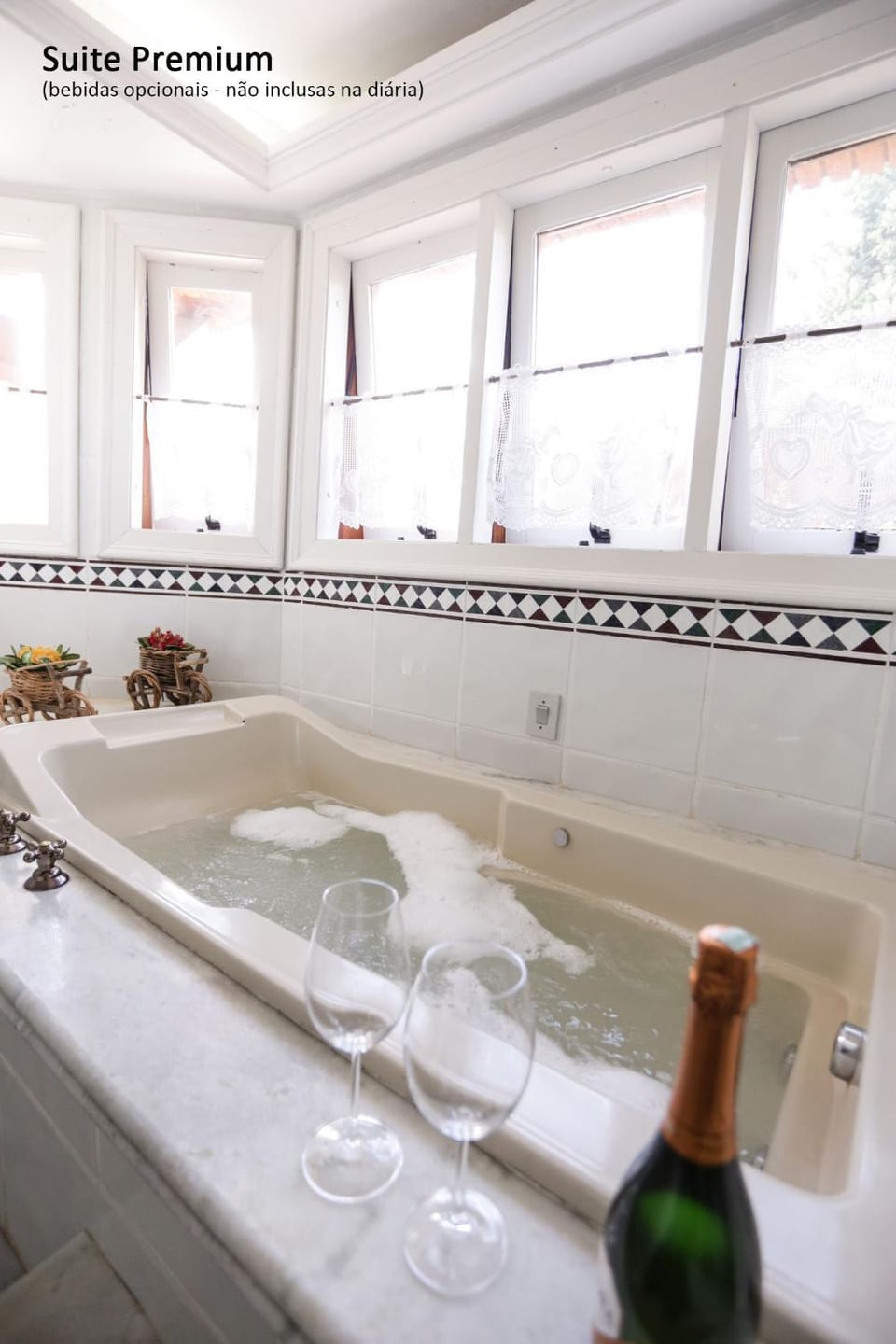 Bathroom, Alcoholic drinks, Bath
