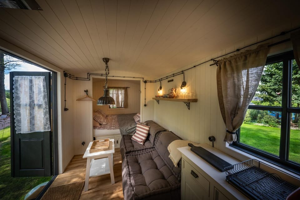 Photo of the whole room, Seating area