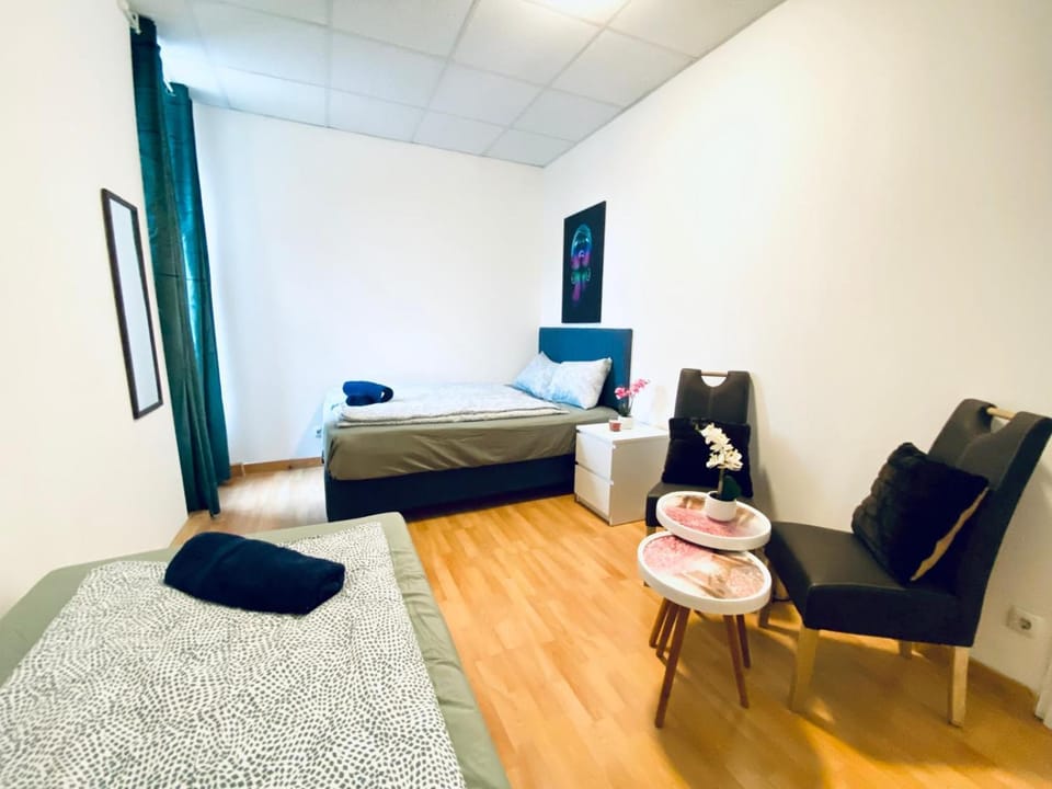Bed, Seating area, Bedroom
