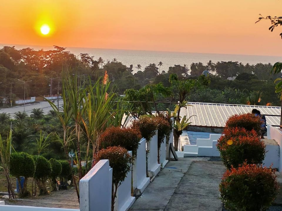 Property building, Restaurant/places to eat, Day, Natural landscape, Garden, Garden view, Sea view, Sunset