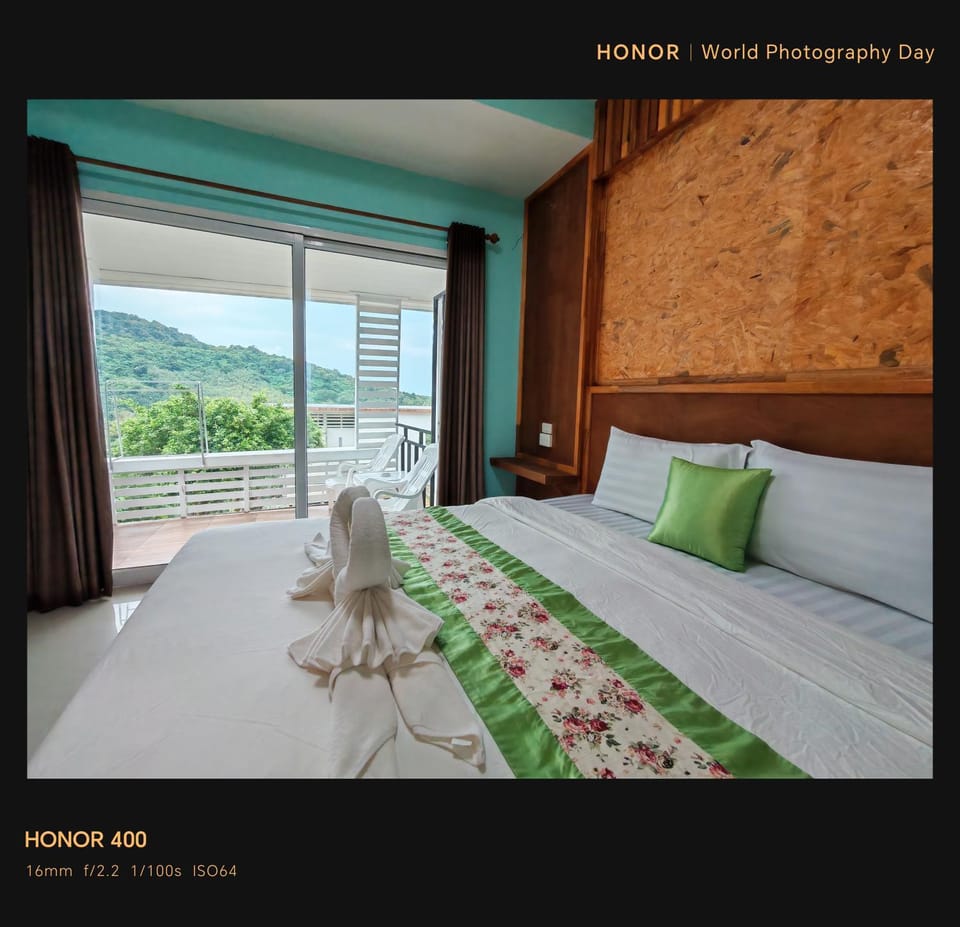 Bed, Natural landscape, Photo of the whole room, Bedroom, Mountain view