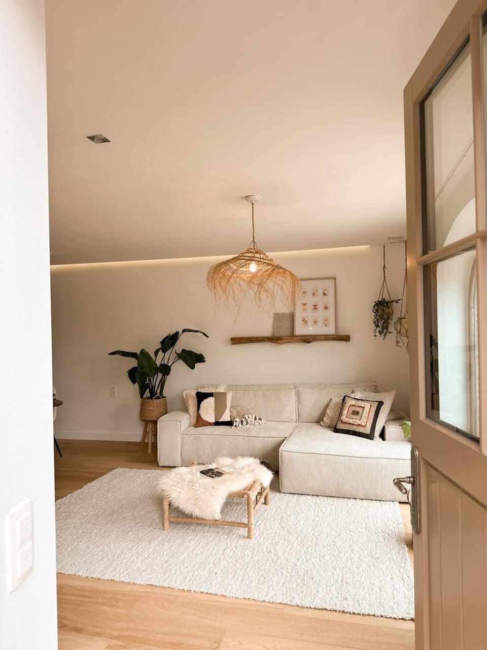 Living room, Photo of the whole room