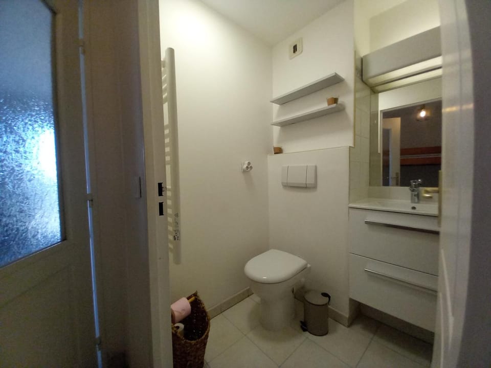 Port Frejus, joli studio cabine bien equipe, clima Cabin in Fréjus