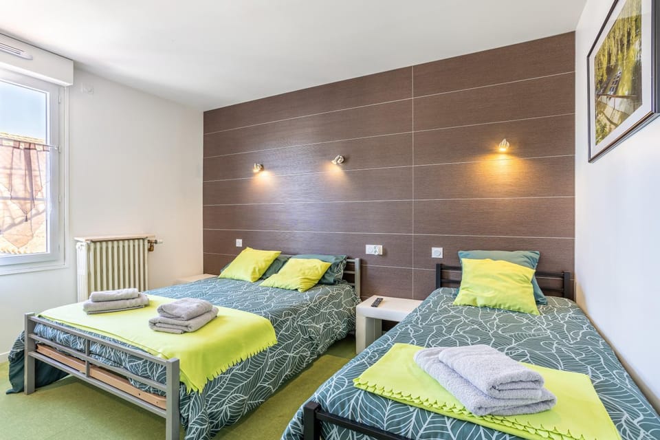 Property building, Living room, Bedroom