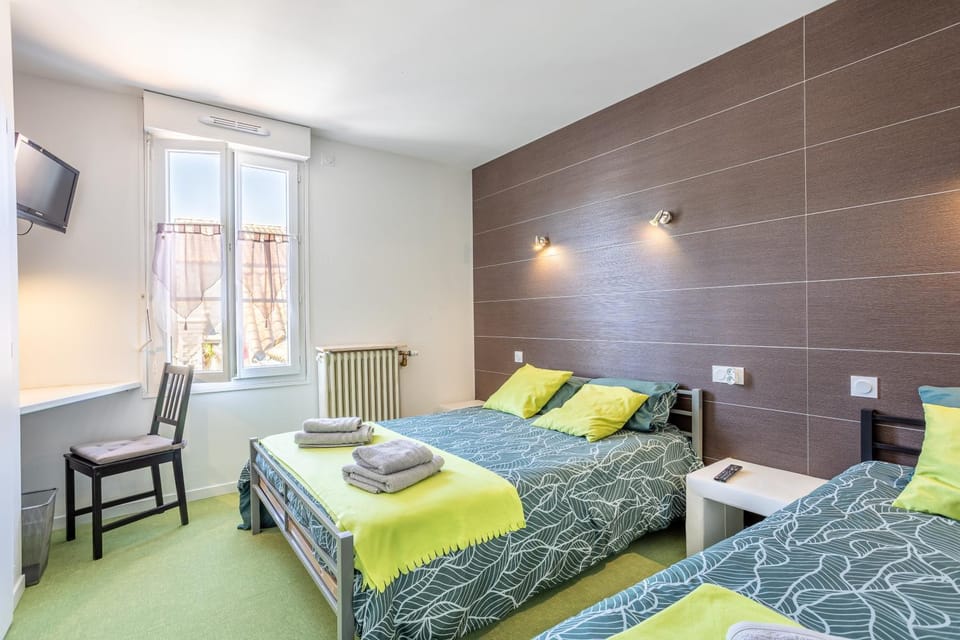 Property building, Living room, Bedroom