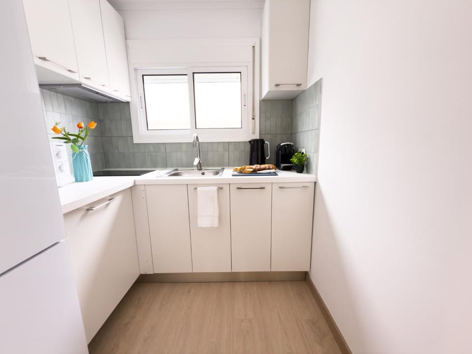 102 - Beachside Renovated 1BR apt w private garden Apartment in Cambrils