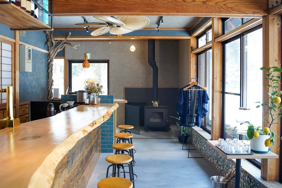 Restaurant/places to eat, Lounge or bar
