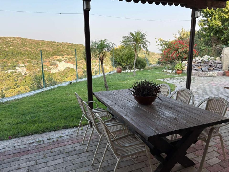 Patio, Day, Natural landscape, Garden, View (from property/room), Dining area, Garden view, Mountain view