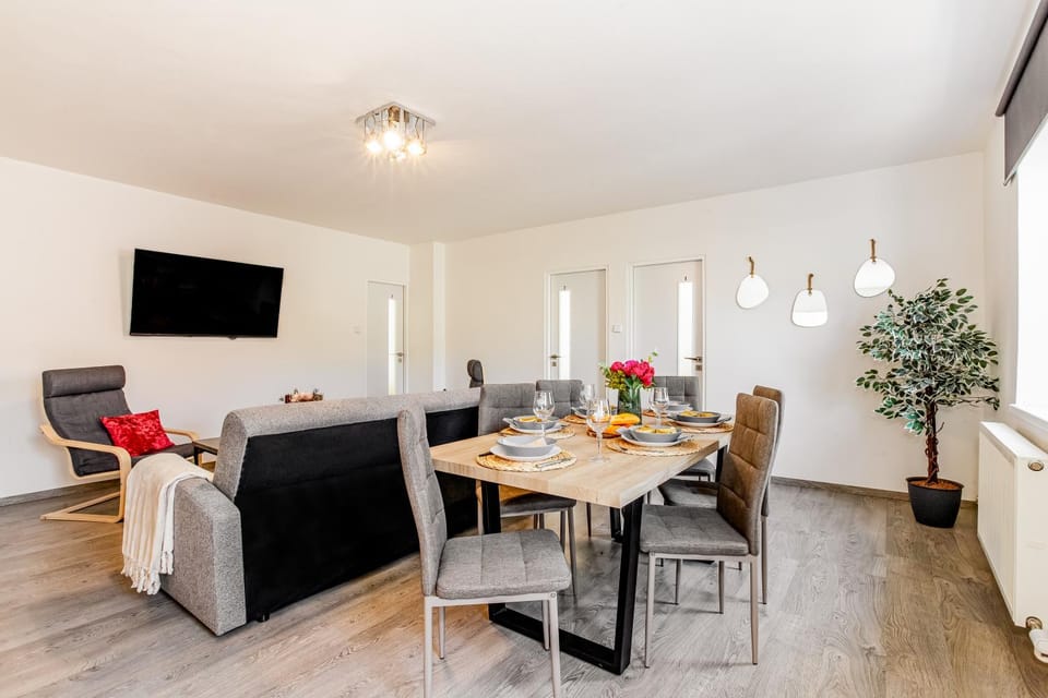Communal lounge/ TV room, Seating area, Dining area