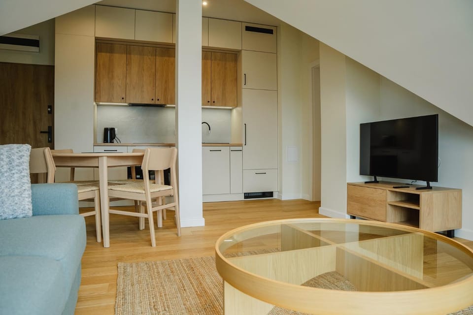 TV and multimedia, Kitchen or kitchenette, Living room, Dining area