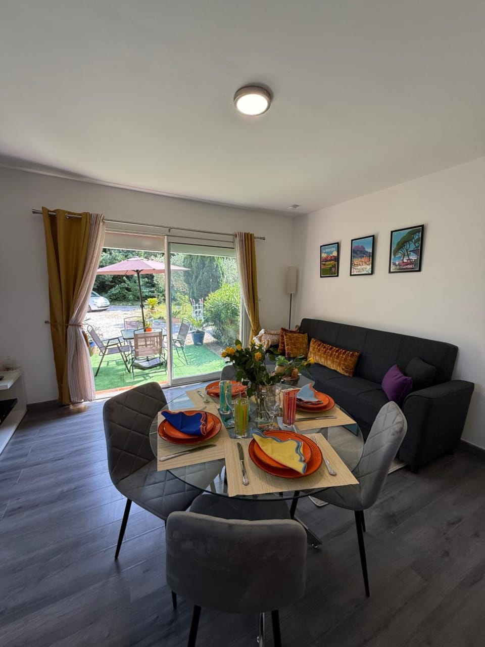 Living room, Dining area