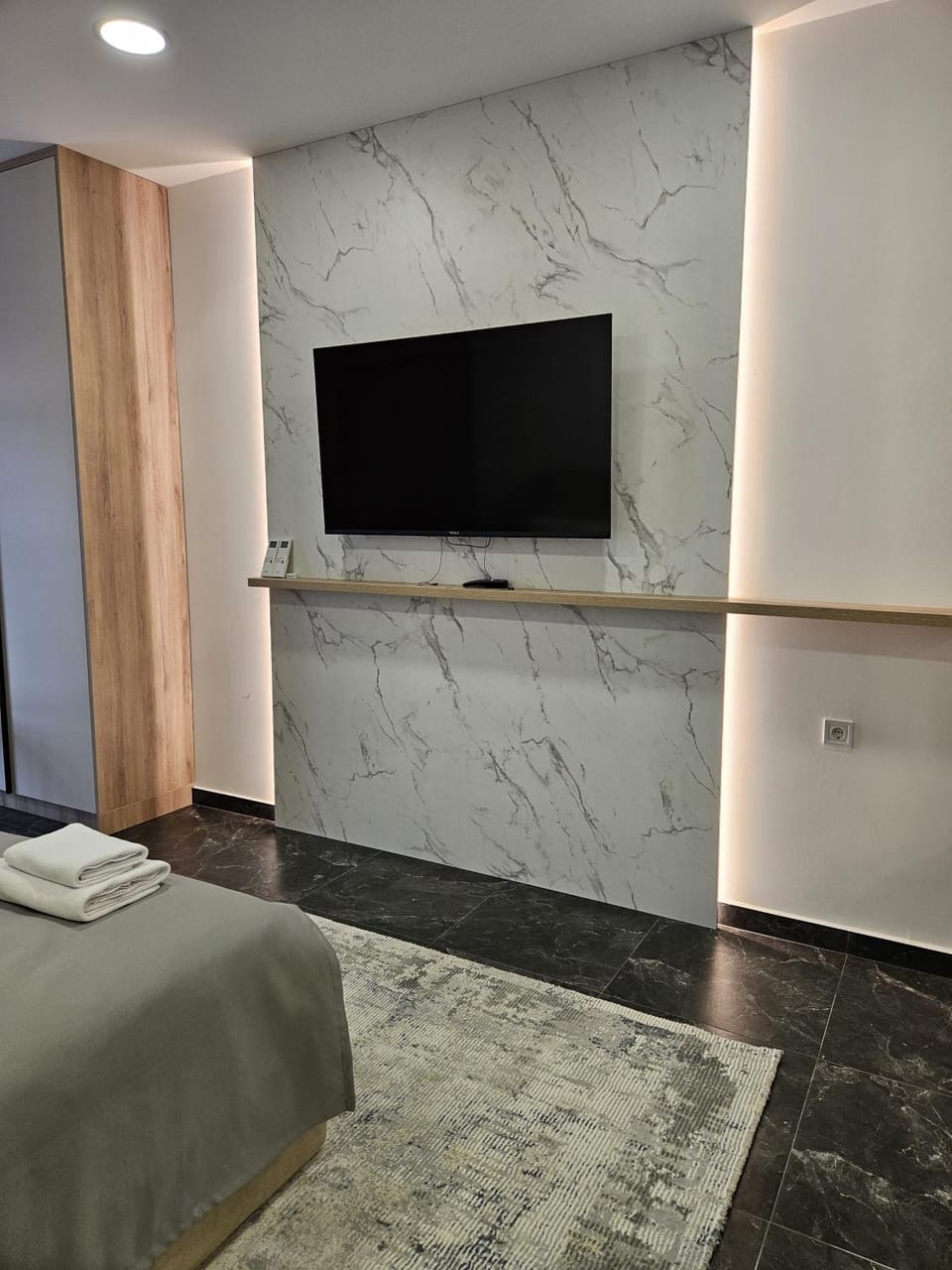 Bed, TV and multimedia