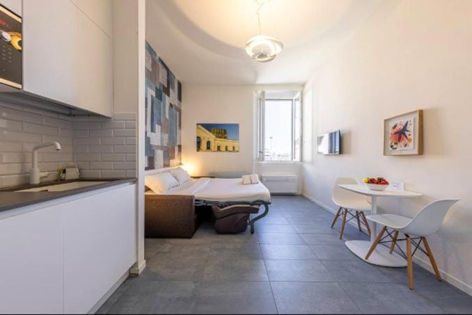 Kitchen or kitchenette, Photo of the whole room, Seating area, Bedroom