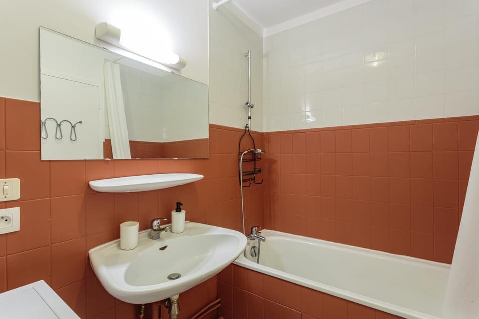 Bathroom, Bath