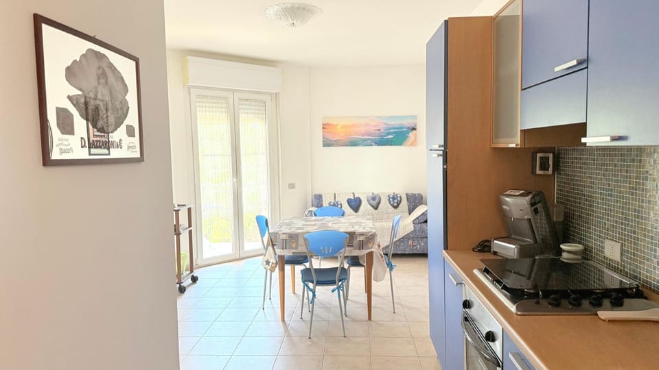 SE182 - Senigallia, trilocale fronte mare con balcone e posto auto Apartment in Senigallia