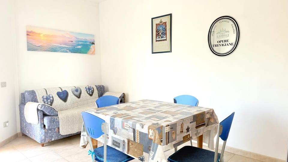 SE182 - Senigallia, trilocale fronte mare con balcone e posto auto Apartment in Senigallia