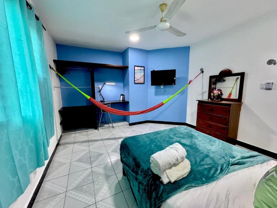 Communal lounge/ TV room, Bed, TV and multimedia, Photo of the whole room, Bedroom, towels