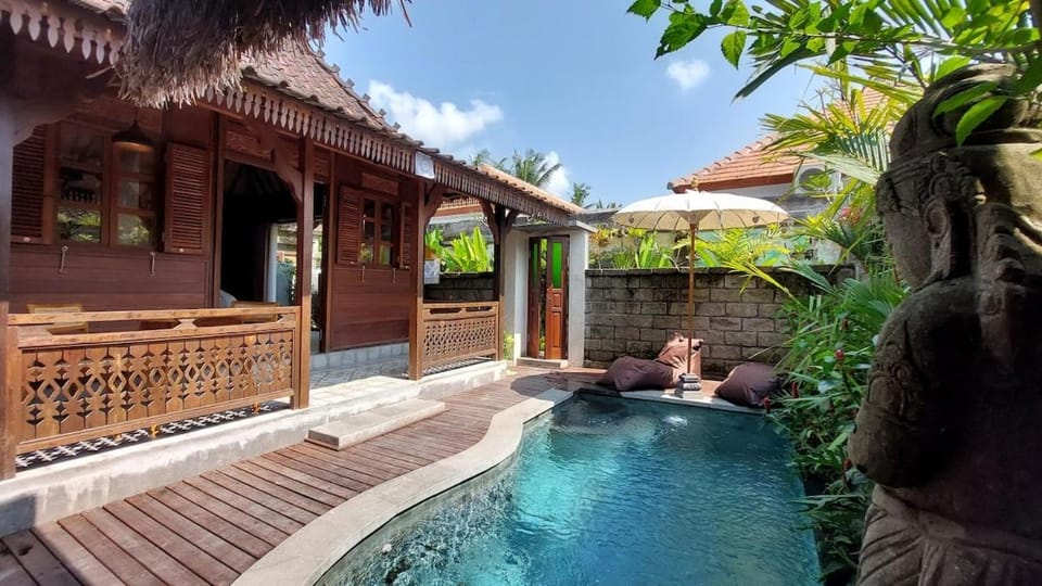 Property building, Patio, Swimming pool