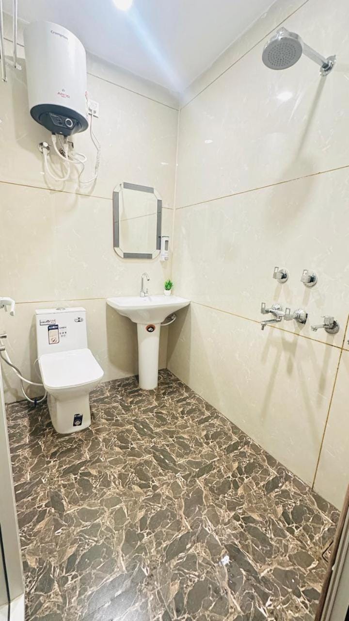 Sri Shyamalaya Premium Homestay 400m to RJB Apartment in Uttar Pradesh