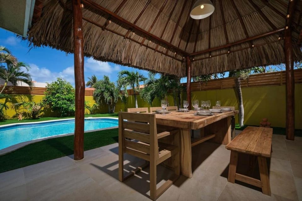 Day, Dining area, Pool view, Swimming pool, sunbed