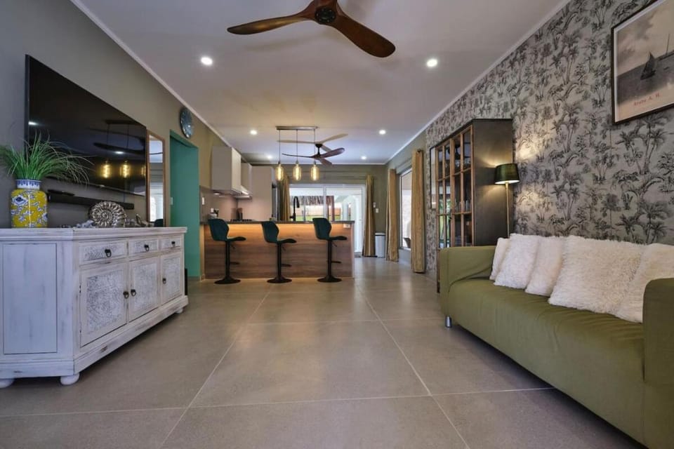 TV and multimedia, Seating area